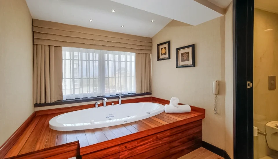 هتل لیماک لارا دلوکس آنتالیا